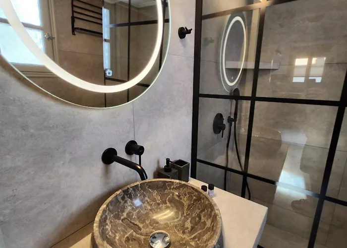 Casa Kairis Premium شقة *